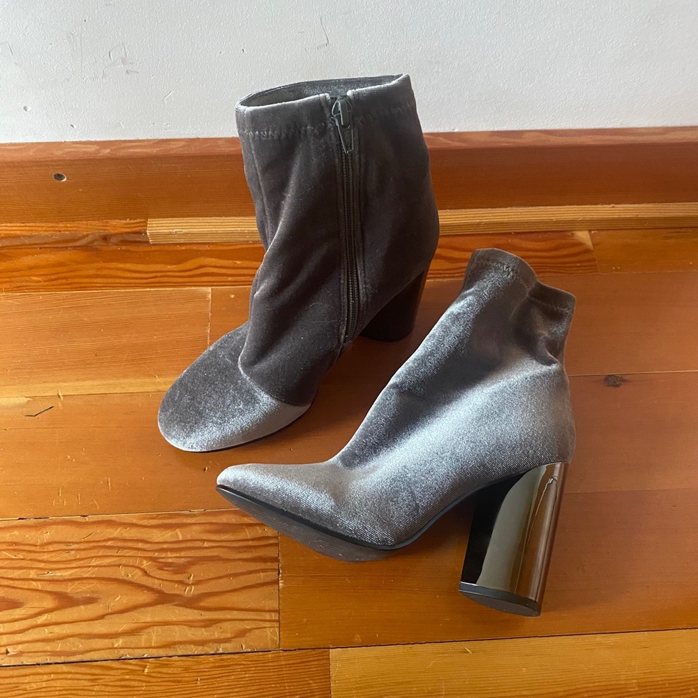 Aldo grey velvet heeled boots